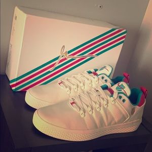 Meet your Posher, Elliott